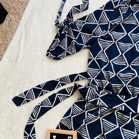 Old Navy dress, color blue with design - Picture 4 of 6